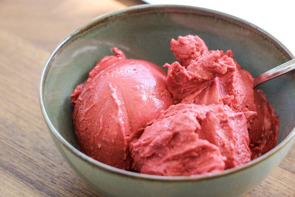 IJs van avocado en framboos