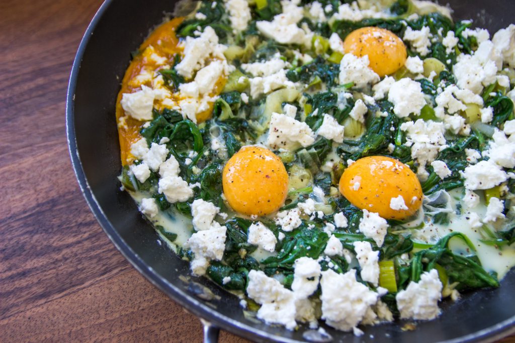 Groene shakshuka met spinazie en feta
