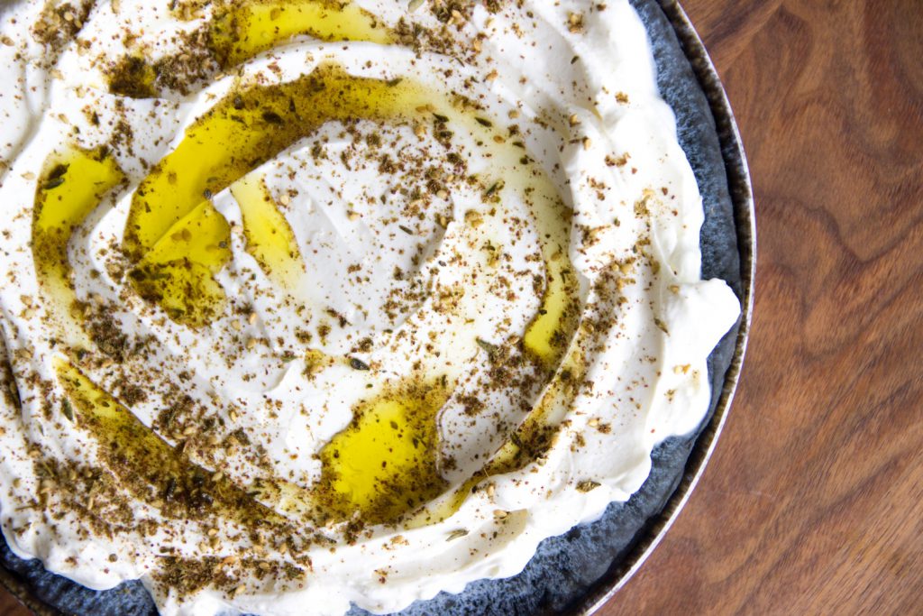 Labneh met za’atar en olijfolie