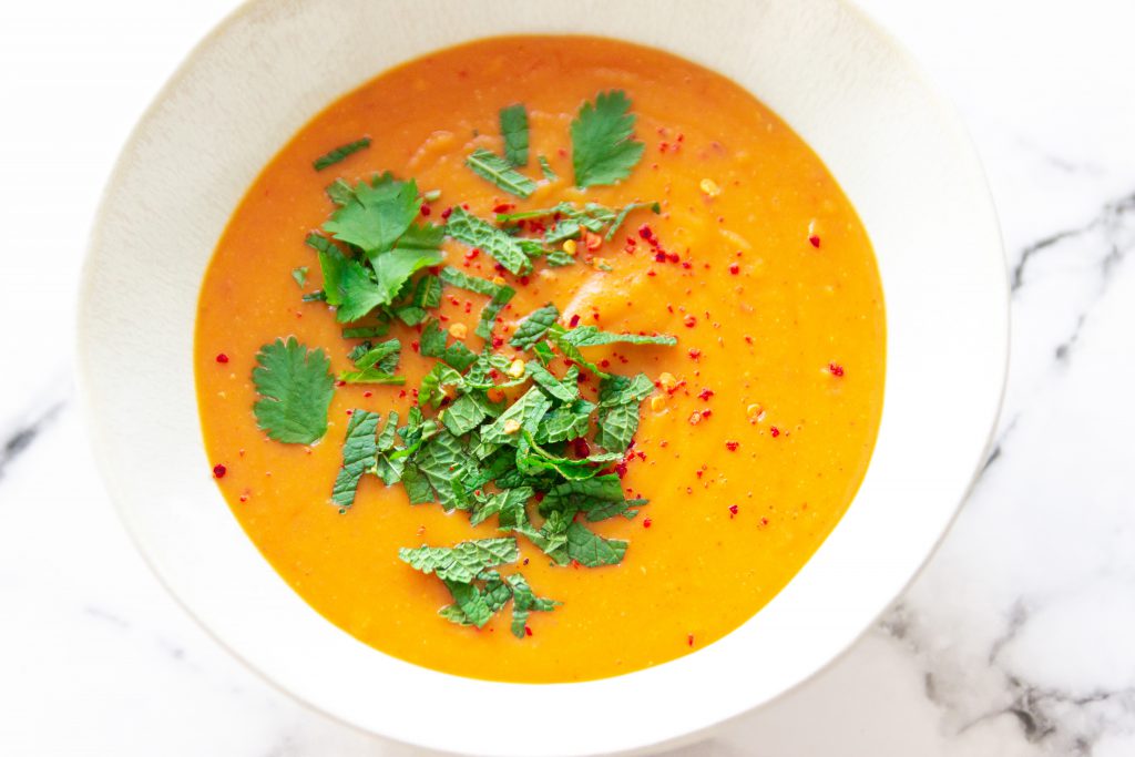 Rode linzensoep met citroen en munt
