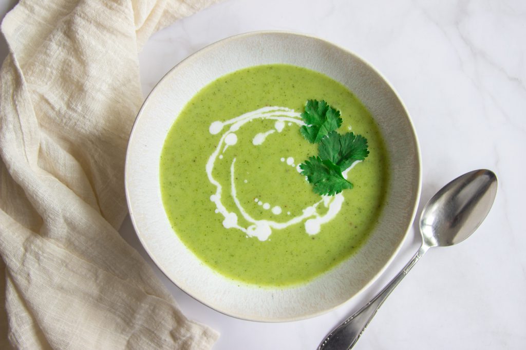 Courgettesoep met broccoli en kokosmelk