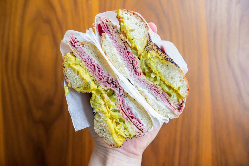 Bagel pastrami en roomkaas