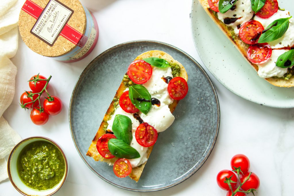 Broodje burrata met pesto